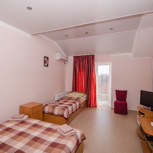 3-х местный комната улучшенный номер в корпусе RED гостевой дом Инжир